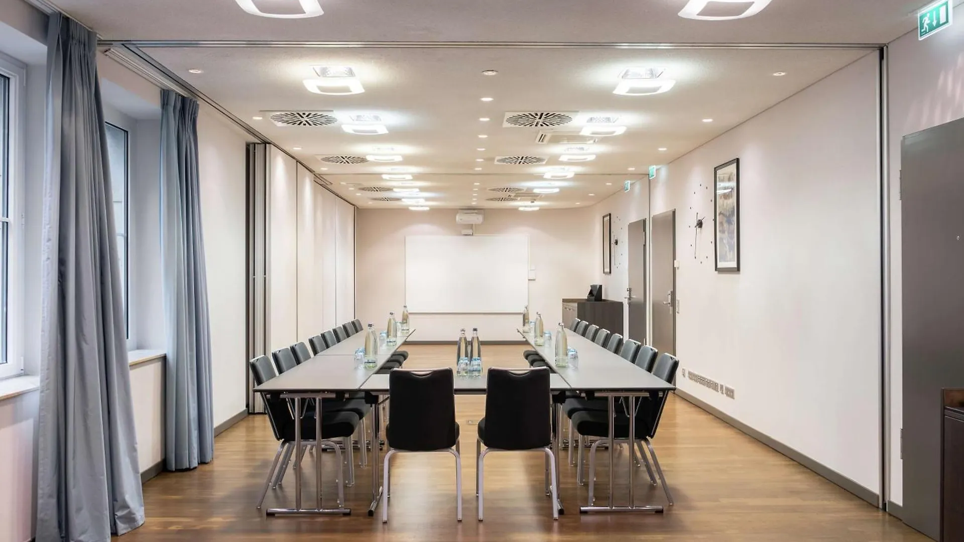 Hotel Hilton Kolín nad Rýnem 5*,  Německo