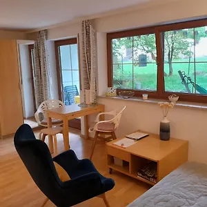Appartement Mit Kueche Und Balkon Oder Terrasse, Ruhig Und Gut Erreichbar 
